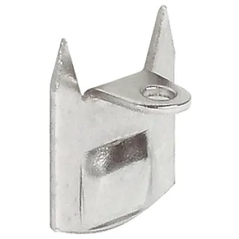 Angled striking plate, for furniture bolt, with ridge and teeth