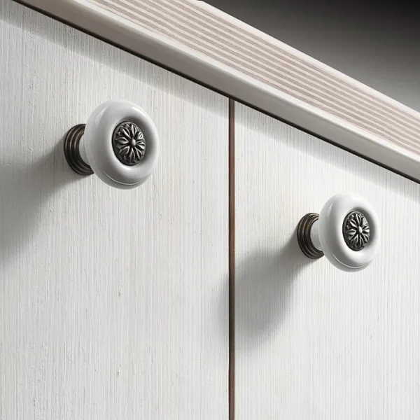 Furniture knob, Traditional