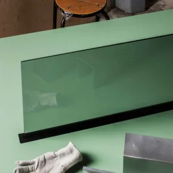 Glass panel holder L1000mm black