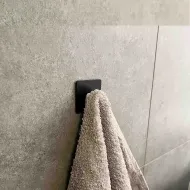 Pakabėlė 1 BASE klijuojama 45x45x30 mat.juoda