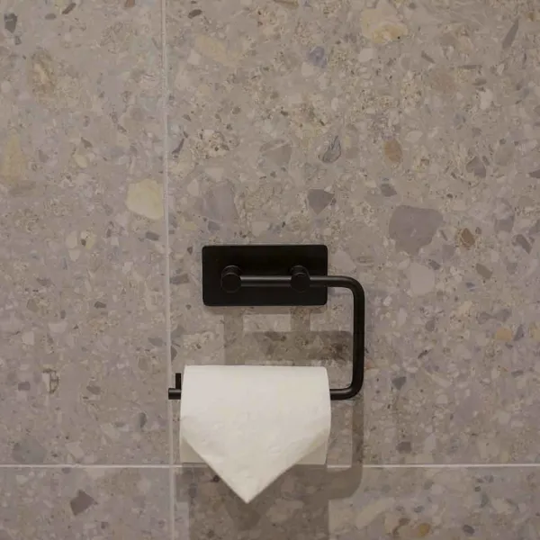 Laikiklis WC popieriui BASE klijuojamas 134x106.5x28 mat.juoda