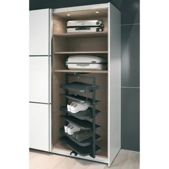 Pull out shoe rack, rotating 180°, for up to 20 pairs of shoes
