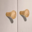 Rankenėlė vieno taško medinė H2525, 26x31mm, lakuotas ąžuolas