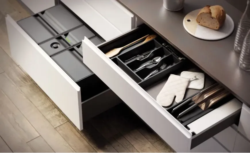 Solutions for Organised Kitchen Drawers